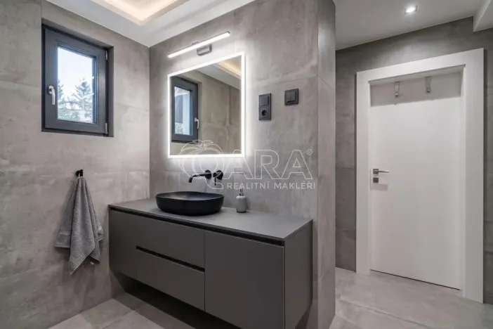 Prodej bytu 4+1, Beroun - Beroun-Hostim, Ke Svatému Jánu, 182 m2