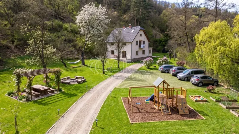 Prodej bytu 4+1, Beroun - Beroun-Hostim, Ke Svatému Jánu, 182 m2