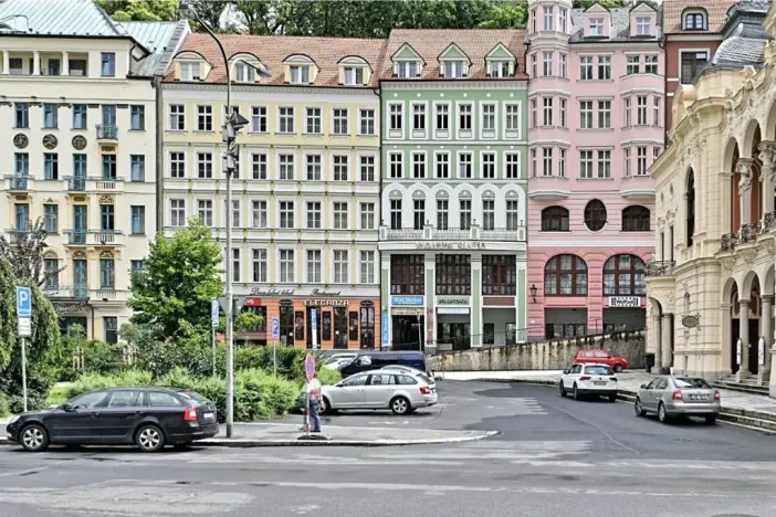 Prodej obchodního prostoru, Karlovy Vary, Divadelní náměstí, 100 m2