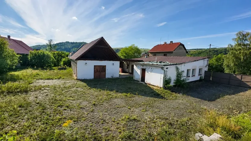 Prodej komerčního pozemku, Roztoky, 2151 m2