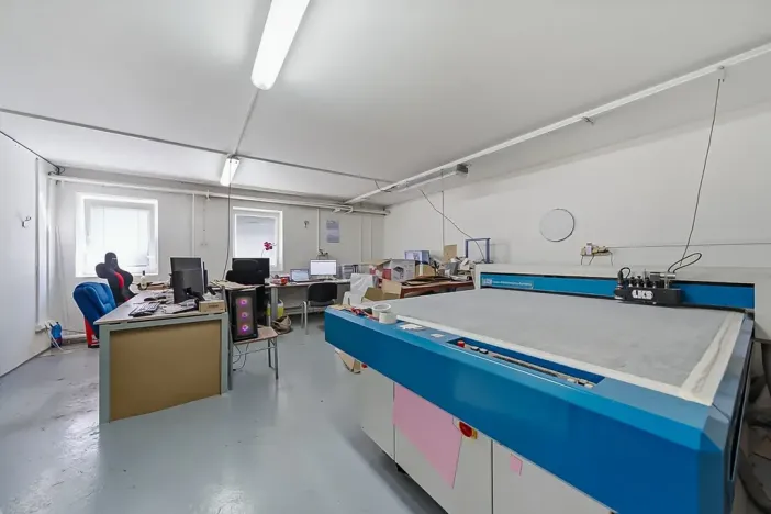 Prodej výrobních prostor, Věžky, 2200 m2