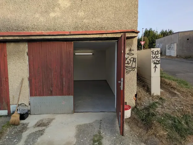 Pronájem garáže, Opava, Otická, 20 m2