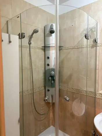 Pronájem bytu 2+kk, Praha - Hlubočepy, Voskovcova, 45 m2