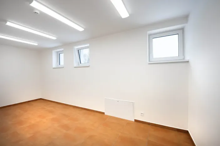 Pronájem skladu, Hořín, 1933 m2