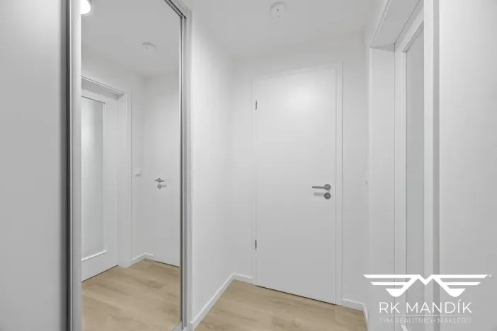 Pronájem bytu 1+kk, Praha - Hlubočepy, Divíškové, 33 m2