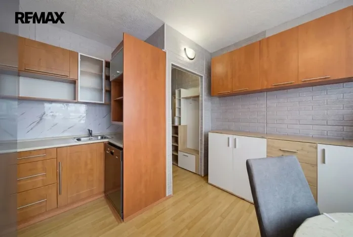Pronájem bytu 1+1, Ostrov, Kollárova, 36 m2