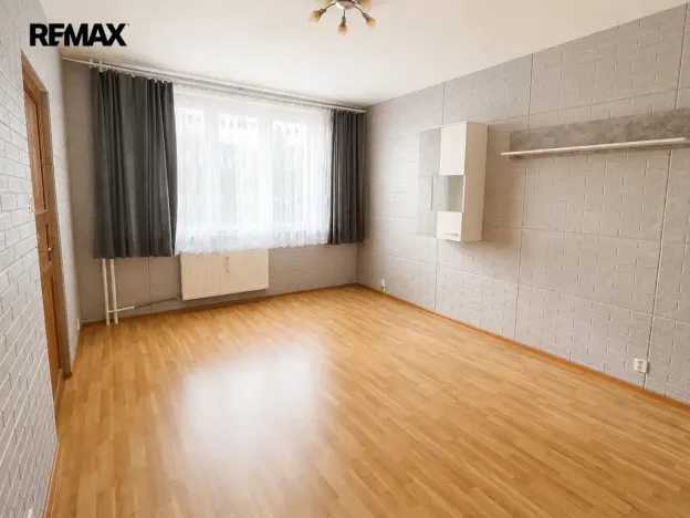 Pronájem bytu 1+1, Ostrov, Kollárova, 36 m2