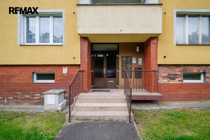 Pronájem bytu 1+1, Ostrov, Kollárova, 36 m2