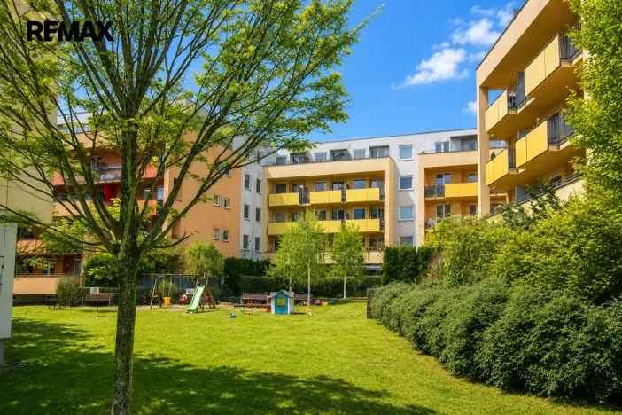 Pronájem bytu 2+kk, Hradec Králové - Třebeš, Ve Stromovce, 70 m2