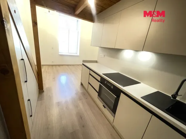 Pronájem bytu 1+kk, Hradec Králové - Kukleny, Pražská třída, 30 m2
