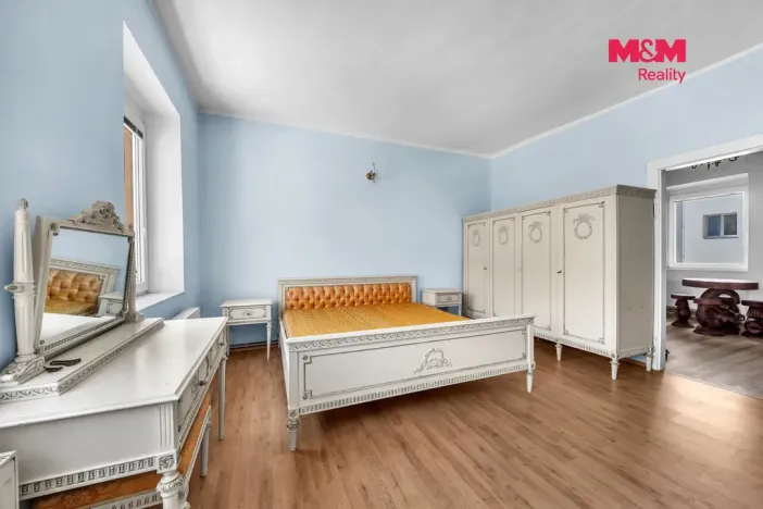 Prodej bytu 3+kk, Úpice, Svornosti, 170 m2