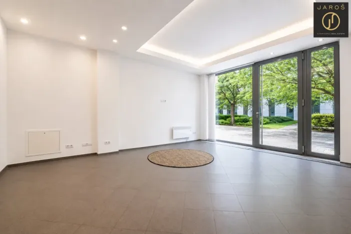Pronájem kanceláře, Praha - Karlín, Rohanské nábřeží, 37 m2