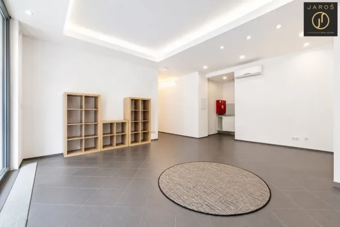 Pronájem kanceláře, Praha - Karlín, Rohanské nábřeží, 37 m2