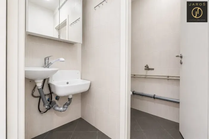 Pronájem kanceláře, Praha - Karlín, Rohanské nábřeží, 37 m2