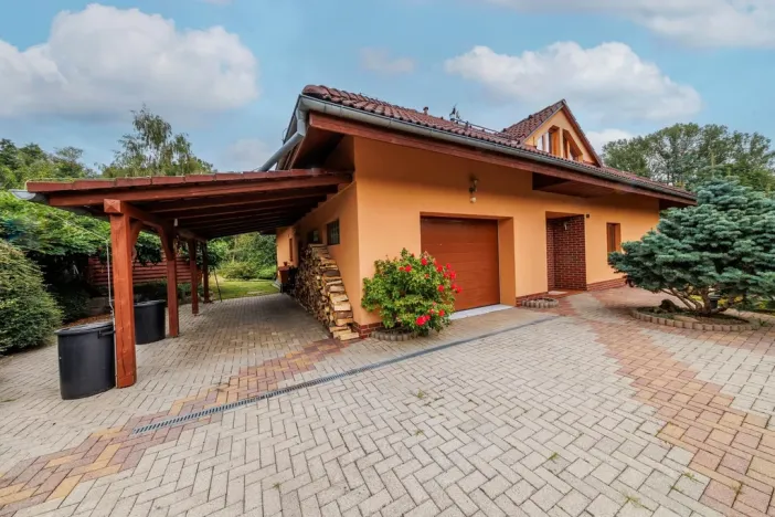 Prodej rodinného domu, Okrouhlá, 310 m2