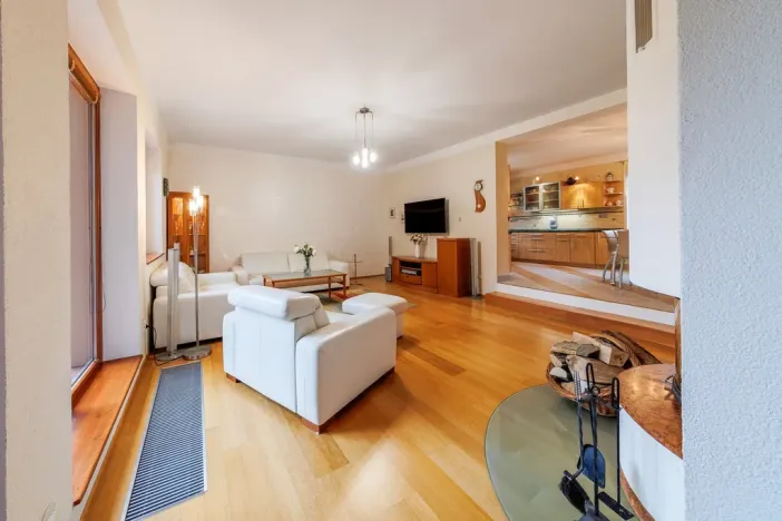 Prodej rodinného domu, Okrouhlá, 310 m2