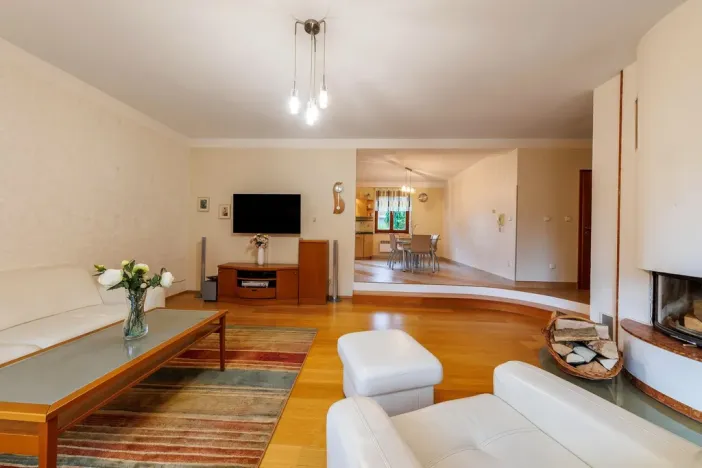 Prodej rodinného domu, Okrouhlá, 310 m2