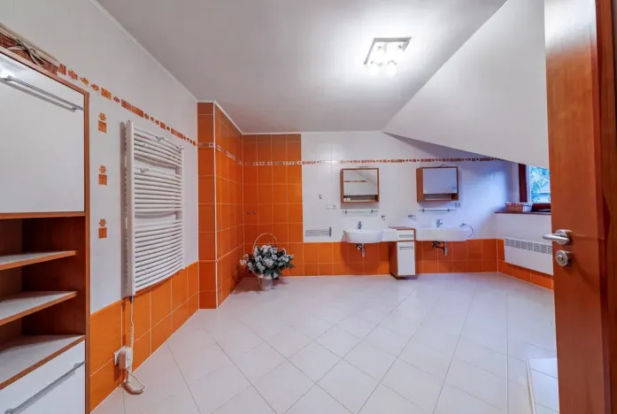 Prodej rodinného domu, Okrouhlá, 310 m2