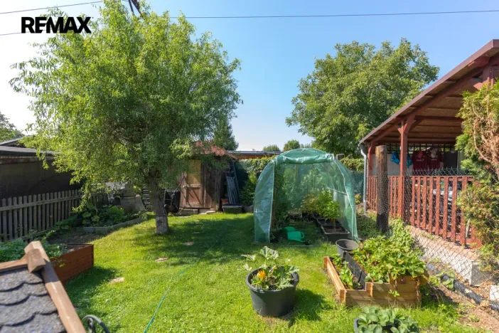Prodej zahrady, Lom, 235 m2
