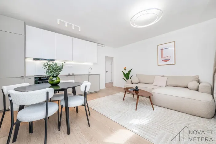 Prodej bytu 2+kk, Praha - Holešovice, Komunardů, 52 m2