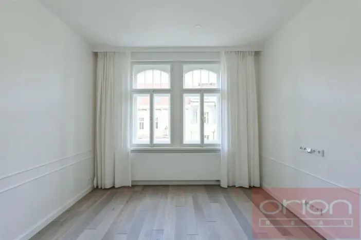 Pronájem bytu 2+kk, Praha - Vinohrady, náměstí Jiřího z Poděbrad, 56 m2