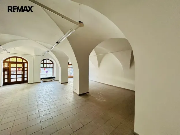 Pronájem obchodního prostoru, Jihlava, Masarykovo náměstí, 300 m2