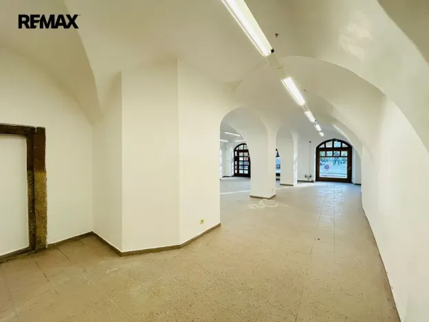 Pronájem obchodního prostoru, Jihlava, Masarykovo náměstí, 300 m2