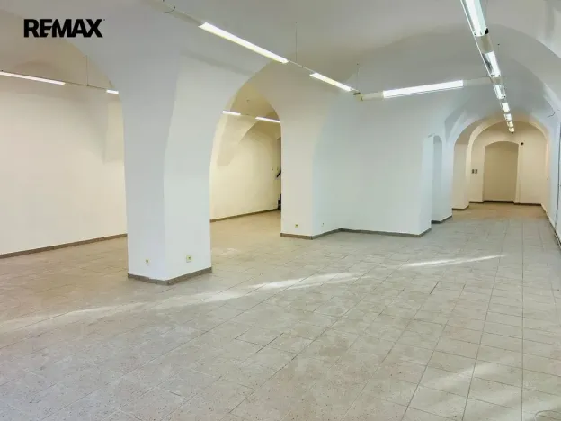 Pronájem obchodního prostoru, Jihlava, Masarykovo náměstí, 300 m2