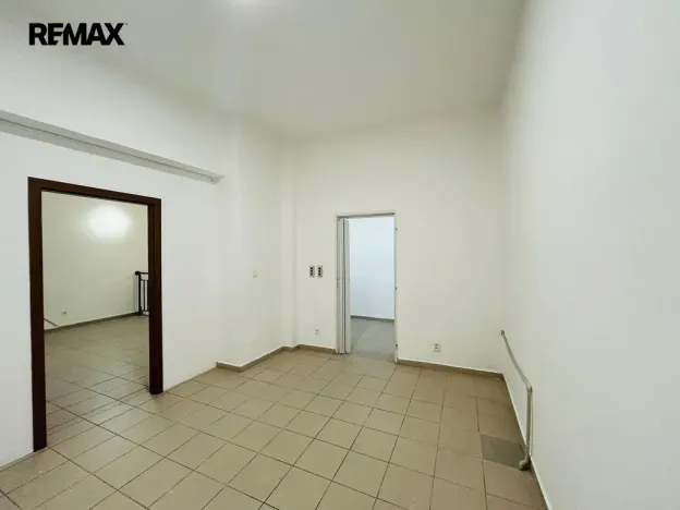 Pronájem obchodního prostoru, Jihlava, Masarykovo náměstí, 300 m2