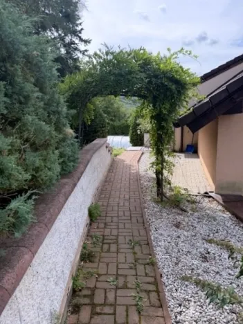 Prodej rodinného domu, Srbsko, Hrašov, 300 m2