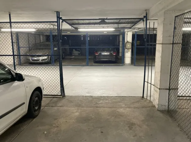 Prodej garážového stání, Praha - Podolí, Milevská, 12 m2