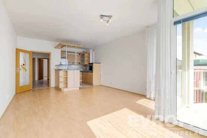 Prodej bytu 2+1, Praha - Újezd, Pastevců, 70 m2