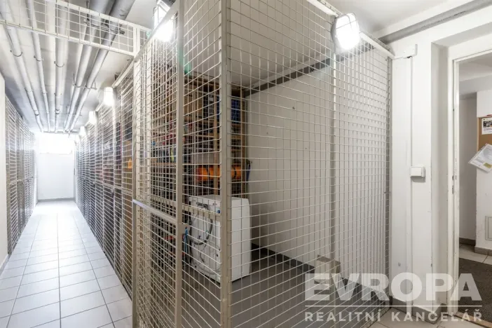 Prodej bytu 2+1, Praha - Újezd, Pastevců, 70 m2