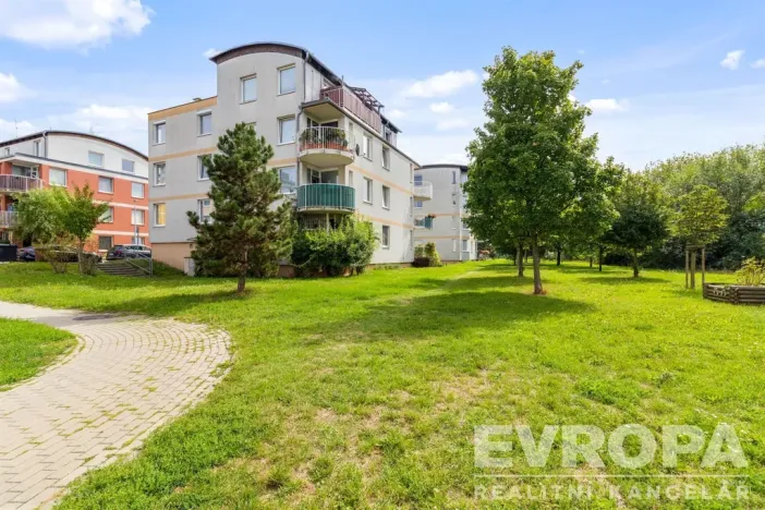 Prodej bytu 2+1, Praha - Újezd, Pastevců, 70 m2