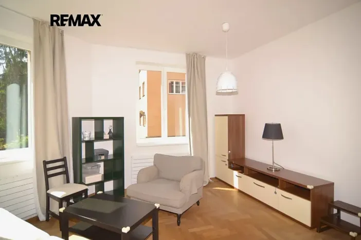 Pronájem bytu 3+1, Praha - Podolí, Podolská, 69 m2