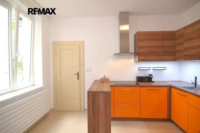 Pronájem bytu 3+1, Praha - Podolí, Podolská, 69 m2