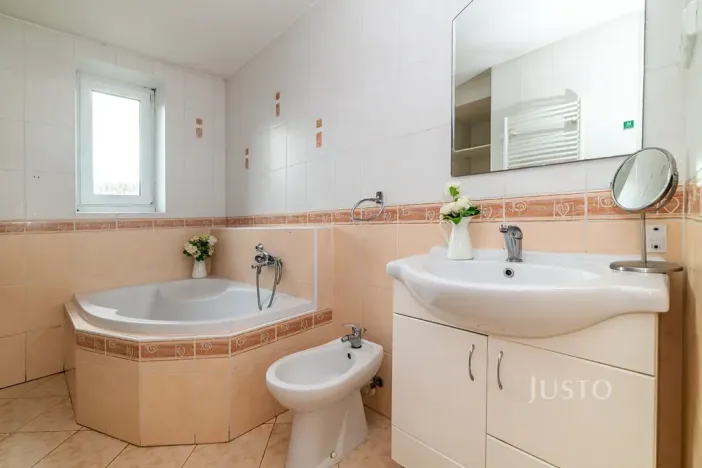 Prodej rodinného domu, Zvole, 520 m2