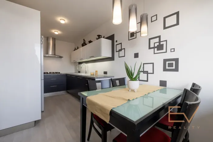 Prodej bytu 3+1, Praha - Řepy, Nevanova, 70 m2