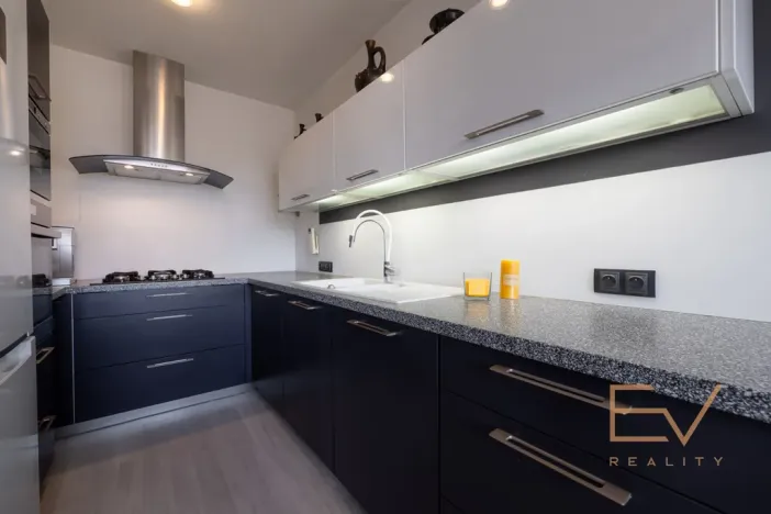 Prodej bytu 3+1, Praha - Řepy, Nevanova, 70 m2