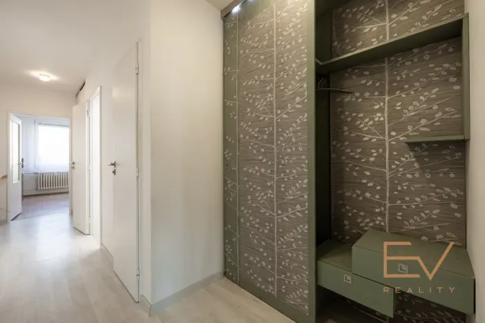 Prodej bytu 3+1, Praha - Řepy, Nevanova, 70 m2