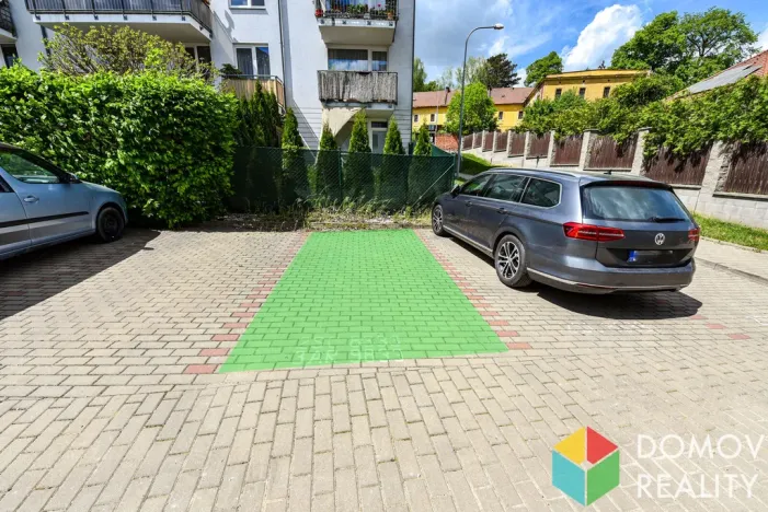 Pronájem garážového stání, Beroun, V Zahradách, 11 m2