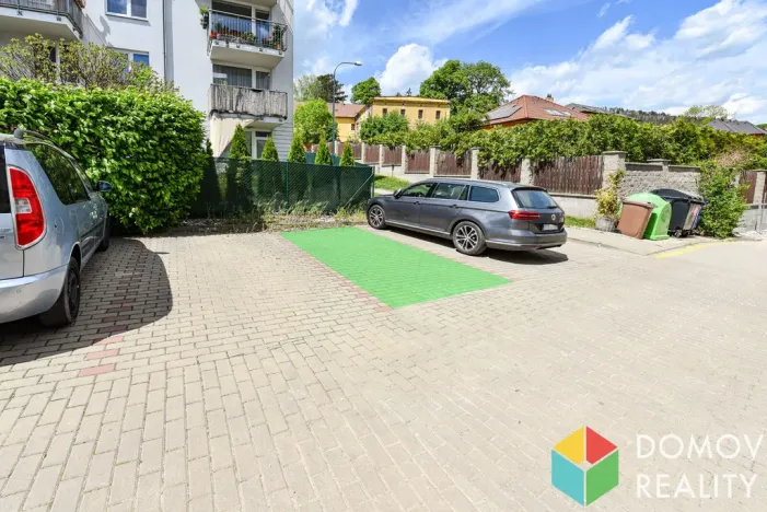 Pronájem garážového stání, Beroun, V Zahradách, 11 m2