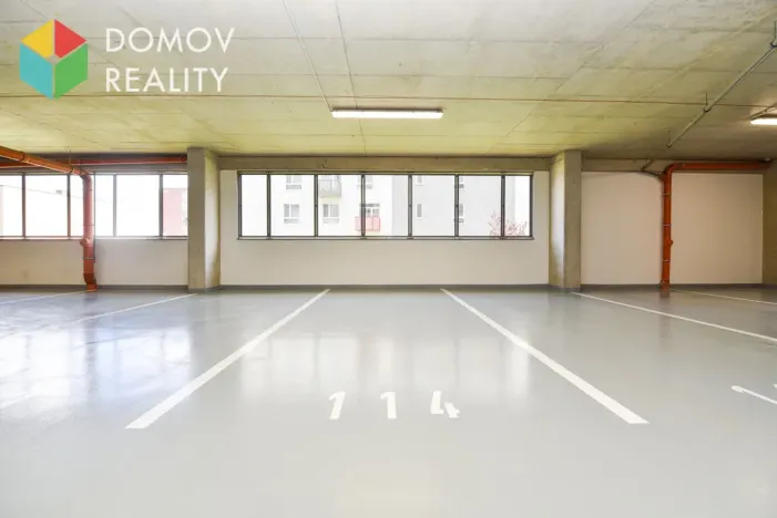 Pronájem garážového stání, Beroun, Nepilova, 12 m2