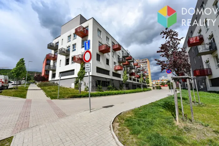 Pronájem garážového stání, Beroun, Nepilova, 12 m2