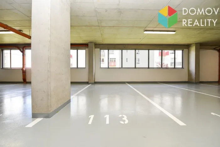 Pronájem garážového stání, Beroun, Nepilova, 12 m2