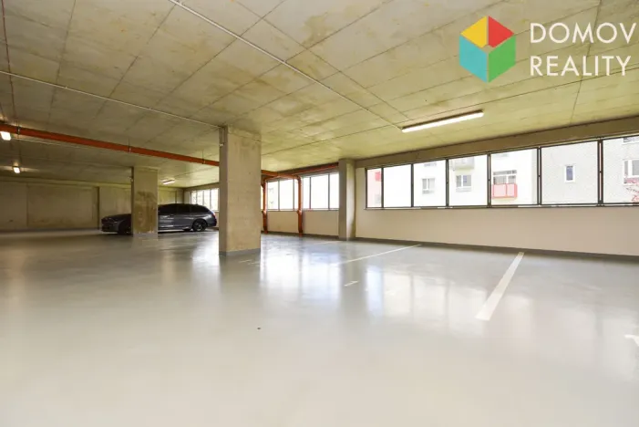 Pronájem garážového stání, Beroun, Nepilova, 12 m2