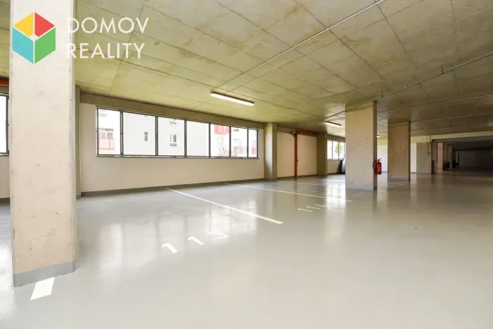 Pronájem garážového stání, Beroun, Nepilova, 12 m2