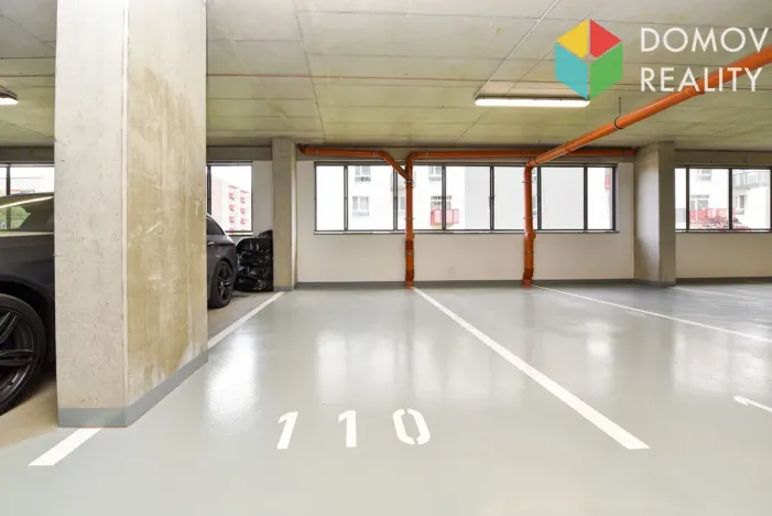 Pronájem garážového stání, Beroun, Nepilova, 12 m2