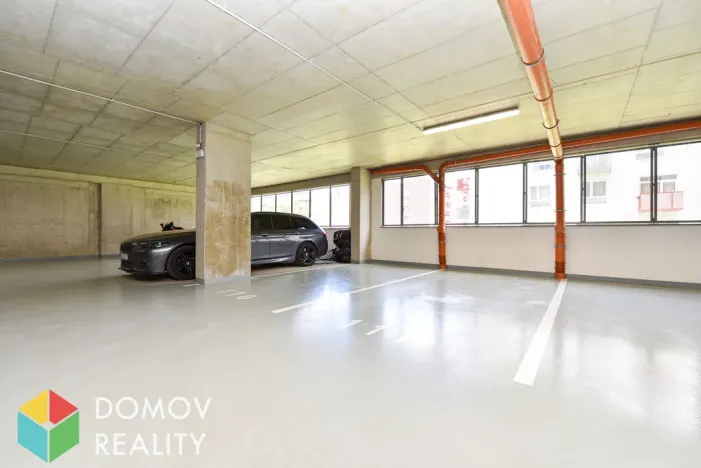 Pronájem garážového stání, Beroun, Nepilova, 12 m2