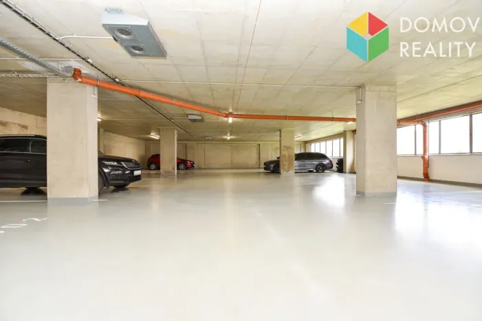 Pronájem garážového stání, Beroun, Nepilova, 12 m2